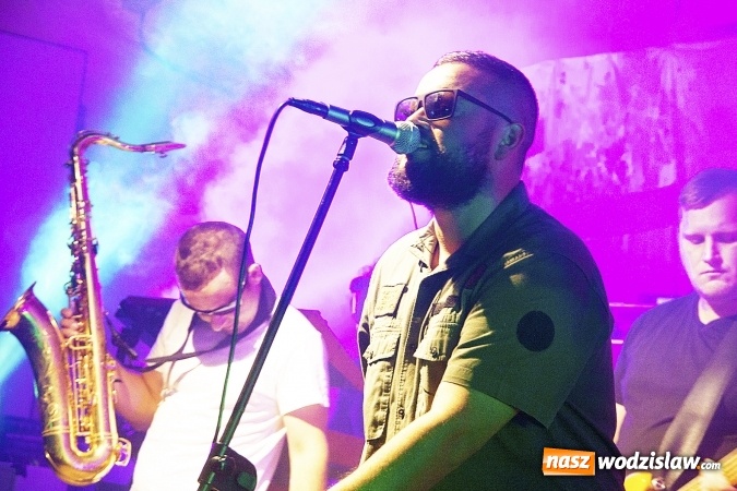 Zdjęcie w galerii na portalu naszwodzislaw.com: Mimo chłodu, atmosfera była gorąca! W Olzie powitano wakacje. Na scenie Tabu i Koniec Świata wiadomości z regionu