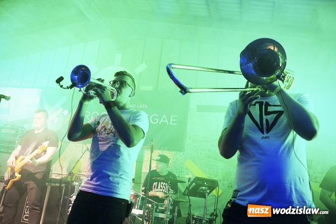 Zdjęcie w galerii na portalu naszwodzislaw.com: Mimo chłodu, atmosfera była gorąca! W Olzie powitano wakacje. Na scenie Tabu i Koniec Świata wiadomości z regionu