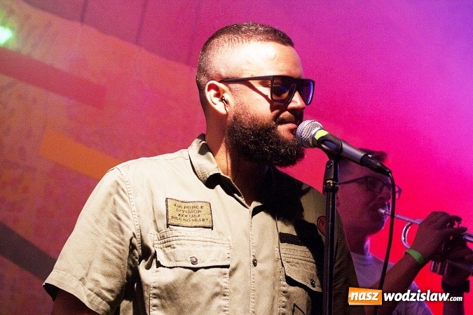 Zdjęcie w galerii na portalu naszwodzislaw.com: Mimo chłodu, atmosfera była gorąca! W Olzie powitano wakacje. Na scenie Tabu i Koniec Świata wiadomości z regionu