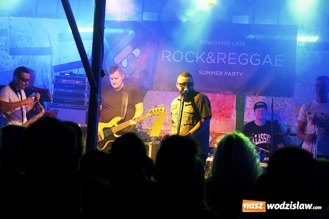 Zdjęcie w galerii na portalu naszwodzislaw.com: Mimo chłodu, atmosfera była gorąca! W Olzie powitano wakacje. Na scenie Tabu i Koniec Świata wiadomości z regionu