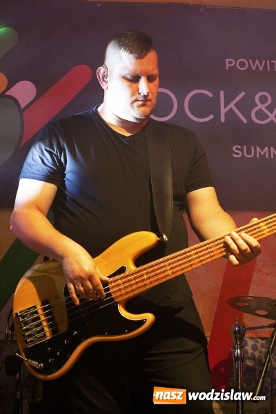 Zdjęcie w galerii na portalu naszwodzislaw.com: Mimo chłodu, atmosfera była gorąca! W Olzie powitano wakacje. Na scenie Tabu i Koniec Świata wiadomości z regionu