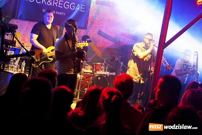 Zdjęcie w galerii na portalu naszwodzislaw.com: Mimo chłodu, atmosfera była gorąca! W Olzie powitano wakacje. Na scenie Tabu i Koniec Świata wiadomości z regionu