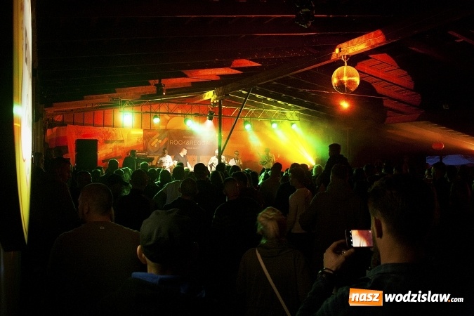 Zdjęcie w galerii na portalu naszwodzislaw.com: Mimo chłodu, atmosfera była gorąca! W Olzie powitano wakacje. Na scenie Tabu i Koniec Świata wiadomości z regionu