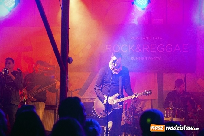 Zdjęcie w galerii na portalu naszwodzislaw.com: Mimo chłodu, atmosfera była gorąca! W Olzie powitano wakacje. Na scenie Tabu i Koniec Świata wiadomości z regionu