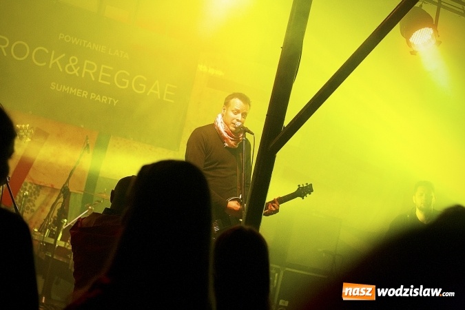 Zdjęcie w galerii na portalu naszwodzislaw.com: Mimo chłodu, atmosfera była gorąca! W Olzie powitano wakacje. Na scenie Tabu i Koniec Świata wiadomości z regionu