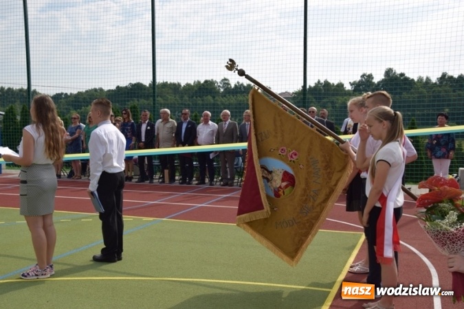 Zdjęcie w galerii na portalu naszwodzislaw.com: Oficjalne otwarcie boiska sportowego przy Szkole Podstawowej w Mszanie wiadomości z regionu
