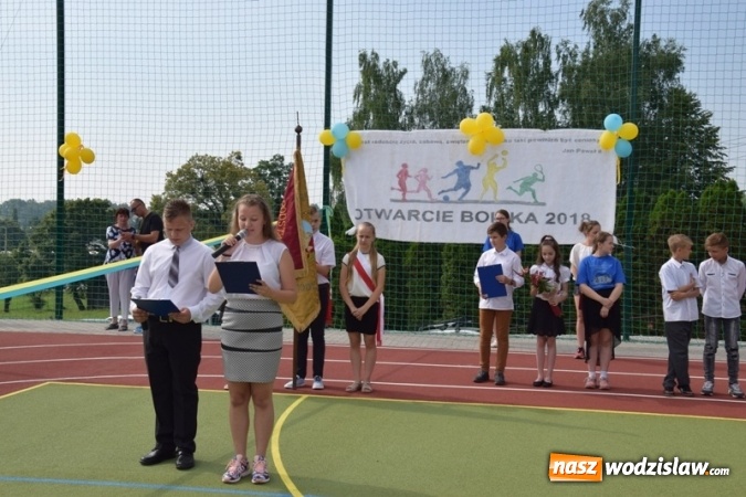 Zdjęcie w galerii na portalu naszwodzislaw.com: Oficjalne otwarcie boiska sportowego przy Szkole Podstawowej w Mszanie wiadomości z regionu