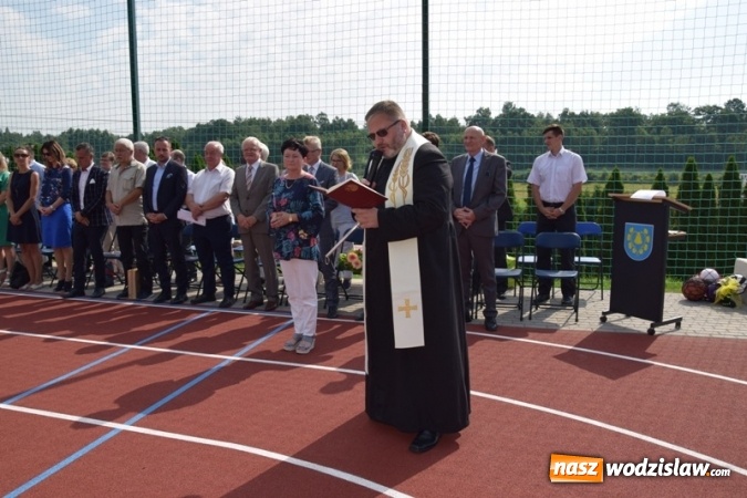 Zdjęcie w galerii na portalu naszwodzislaw.com: Oficjalne otwarcie boiska sportowego przy Szkole Podstawowej w Mszanie wiadomości z regionu