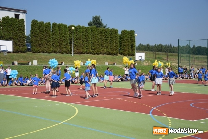 Zdjęcie w galerii na portalu naszwodzislaw.com: Oficjalne otwarcie boiska sportowego przy Szkole Podstawowej w Mszanie wiadomości z regionu