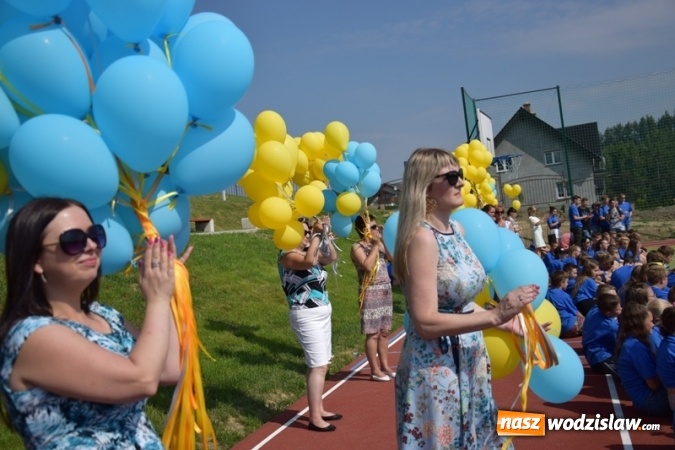 Zdjęcie w galerii na portalu naszwodzislaw.com: Oficjalne otwarcie boiska sportowego przy Szkole Podstawowej w Mszanie wiadomości z regionu