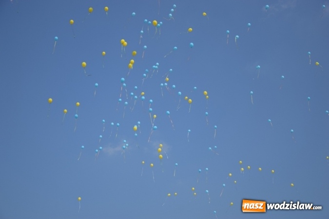 Zdjęcie w galerii na portalu naszwodzislaw.com: Oficjalne otwarcie boiska sportowego przy Szkole Podstawowej w Mszanie wiadomości z regionu