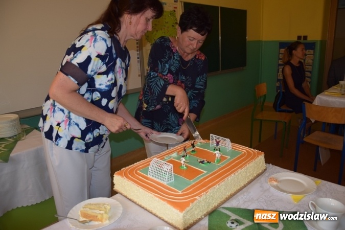 Zdjęcie w galerii na portalu naszwodzislaw.com: Oficjalne otwarcie boiska sportowego przy Szkole Podstawowej w Mszanie wiadomości z regionu