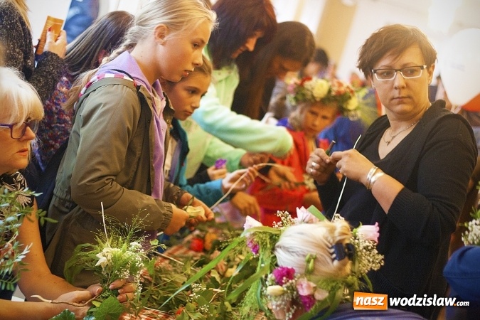 Zdjęcie w galerii na portalu naszwodzislaw.com: Pletli wianki i biesiadowali przy ognisku. Zorganizowano III Wodzisławską Noc Świętojańską wiadomości z regionu