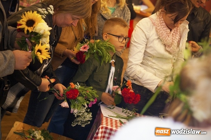 Zdjęcie w galerii na portalu naszwodzislaw.com: Pletli wianki i biesiadowali przy ognisku. Zorganizowano III Wodzisławską Noc Świętojańską wiadomości z regionu
