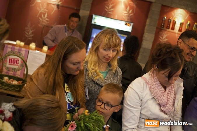 Zdjęcie w galerii na portalu naszwodzislaw.com: Pletli wianki i biesiadowali przy ognisku. Zorganizowano III Wodzisławską Noc Świętojańską wiadomości z regionu