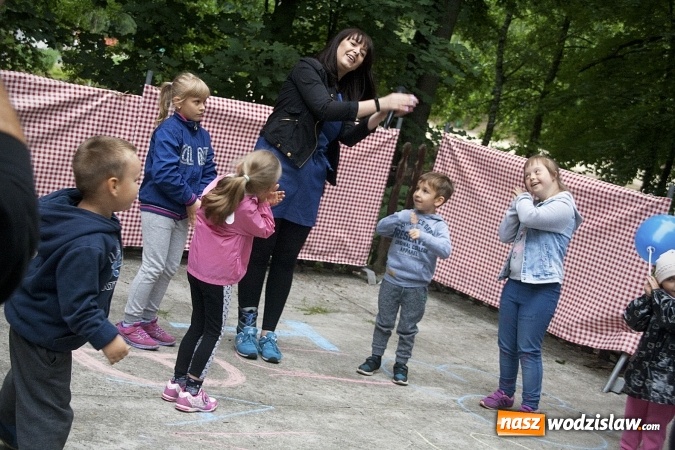 Zdjęcie w galerii na portalu naszwodzislaw.com: Pletli wianki i biesiadowali przy ognisku. Zorganizowano III Wodzisławską Noc Świętojańską wiadomości z regionu