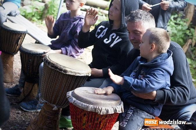 Zdjęcie w galerii na portalu naszwodzislaw.com: Pletli wianki i biesiadowali przy ognisku. Zorganizowano III Wodzisławską Noc Świętojańską wiadomości z regionu