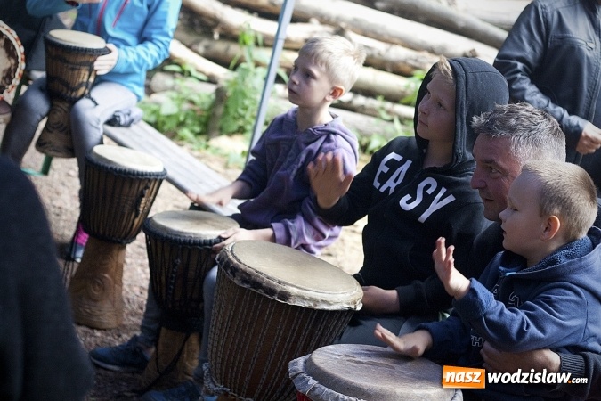 Zdjęcie w galerii na portalu naszwodzislaw.com: Pletli wianki i biesiadowali przy ognisku. Zorganizowano III Wodzisławską Noc Świętojańską wiadomości z regionu