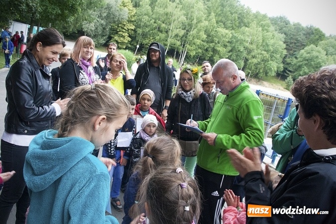 Zdjęcie w galerii na portalu naszwodzislaw.com: Pletli wianki i biesiadowali przy ognisku. Zorganizowano III Wodzisławską Noc Świętojańską wiadomości z regionu