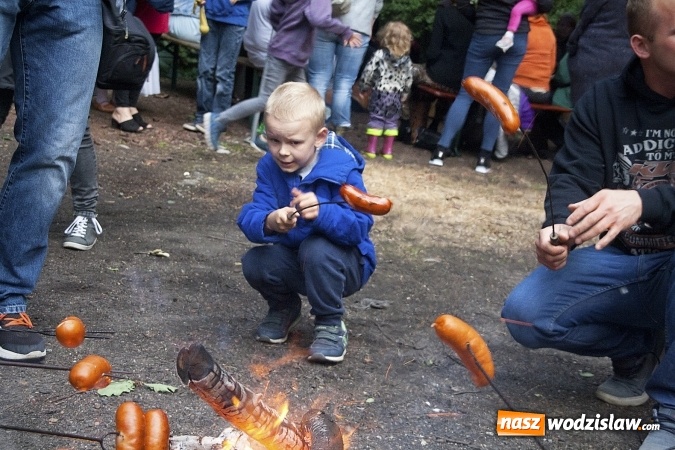 Zdjęcie w galerii na portalu naszwodzislaw.com: Pletli wianki i biesiadowali przy ognisku. Zorganizowano III Wodzisławską Noc Świętojańską wiadomości z regionu