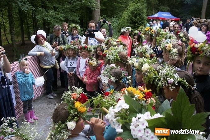 Zdjęcie w galerii na portalu naszwodzislaw.com: Pletli wianki i biesiadowali przy ognisku. Zorganizowano III Wodzisławską Noc Świętojańską wiadomości z regionu