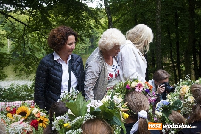 Zdjęcie w galerii na portalu naszwodzislaw.com: Pletli wianki i biesiadowali przy ognisku. Zorganizowano III Wodzisławską Noc Świętojańską wiadomości z regionu