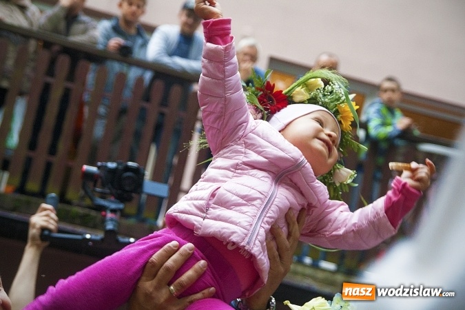 Zdjęcie w galerii na portalu naszwodzislaw.com: Pletli wianki i biesiadowali przy ognisku. Zorganizowano III Wodzisławską Noc Świętojańską wiadomości z regionu