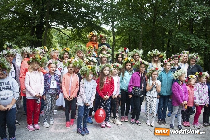 Zdjęcie w galerii na portalu naszwodzislaw.com: Pletli wianki i biesiadowali przy ognisku. Zorganizowano III Wodzisławską Noc Świętojańską wiadomości z regionu