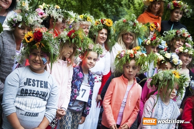 Zdjęcie w galerii na portalu naszwodzislaw.com: Pletli wianki i biesiadowali przy ognisku. Zorganizowano III Wodzisławską Noc Świętojańską wiadomości z regionu