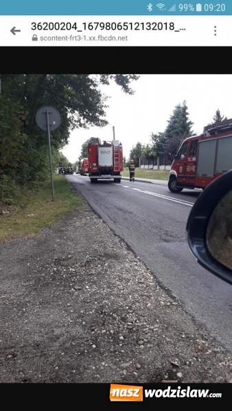 Zdjęcie w galerii na portalu naszwodzislaw.com: Dachowanie osobówki, dwie osoby w szpitalu  wiadomości z regionu