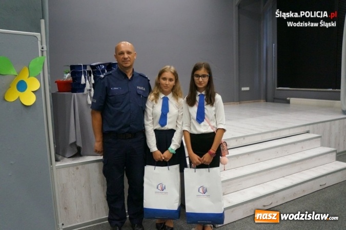 Zdjęcie w galerii na portalu naszwodzislaw.com: Uczniowie nagrodzeni za filmy o uzależnieniach wiadomości z regionu