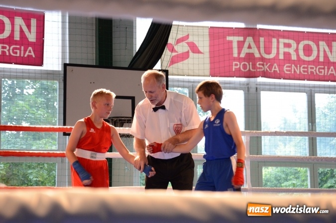 Zdjęcie w galerii na portalu naszwodzislaw.com: Polsko-brytyjskie zmagania na ringu w Wodzisławiu Śląskim  wiadomości z regionu