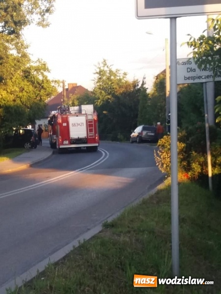 Zdjęcie w galerii na portalu naszwodzislaw.com: Zderzenie osobówki i motocykla w Radlinie. Nastolatek trafił do szpitala wiadomości z regionu