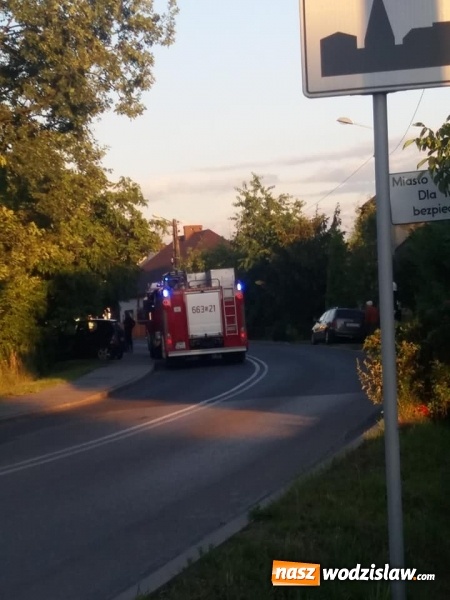 Zdjęcie w galerii na portalu naszwodzislaw.com: Zderzenie osobówki i motocykla w Radlinie. Nastolatek trafił do szpitala wiadomości z regionu