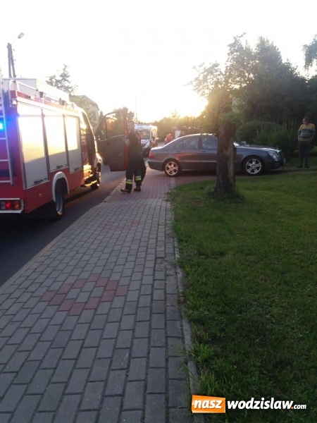 Zdjęcie w galerii na portalu naszwodzislaw.com: Zderzenie osobówki i motocykla w Radlinie. Nastolatek trafił do szpitala wiadomości z regionu