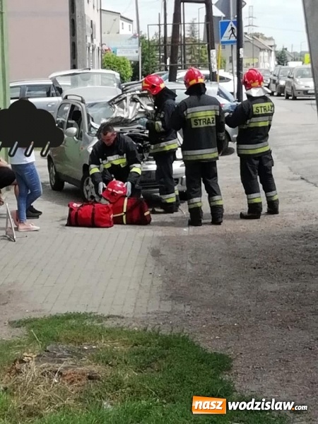 Zdjęcie w galerii na portalu naszwodzislaw.com: Osobowy matiz zderzył się z ciężarówką w Rydułtowach. Jeden z kierowców z urazem głowy trafił do szpitala wiadomości z regionu