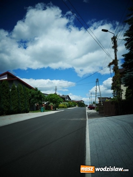 Zdjęcie w galerii na portalu naszwodzislaw.com: Droga równa jak stół. Remont ulicy Liliowej w Wodzisławiu Śląskim dobiegł końca wiadomości z regionu