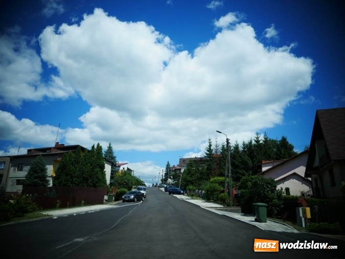 Zdjęcie w galerii na portalu naszwodzislaw.com: Droga równa jak stół. Remont ulicy Liliowej w Wodzisławiu Śląskim dobiegł końca wiadomości z regionu