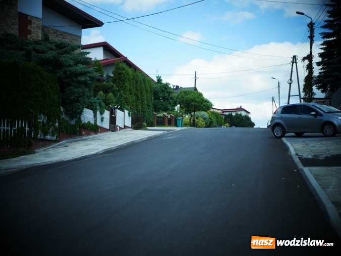 Zdjęcie w galerii na portalu naszwodzislaw.com: Droga równa jak stół. Remont ulicy Liliowej w Wodzisławiu Śląskim dobiegł końca wiadomości z regionu