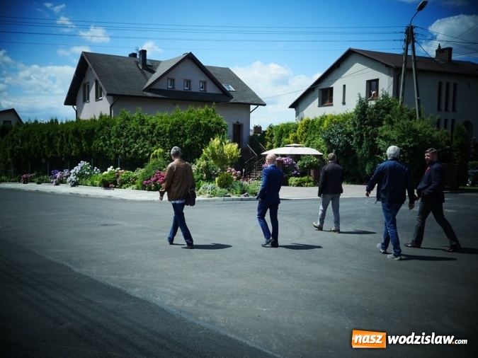 Zdjęcie w galerii na portalu naszwodzislaw.com: Droga równa jak stół. Remont ulicy Liliowej w Wodzisławiu Śląskim dobiegł końca wiadomości z regionu