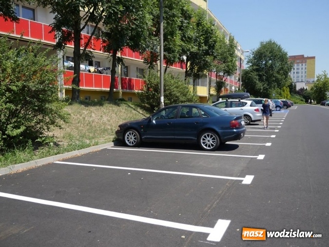 Zdjęcie w galerii na portalu naszwodzislaw.com: Na osiedlu XXX-lecia wyznaczono ponad sto miejsc postojowych wiadomości z regionu