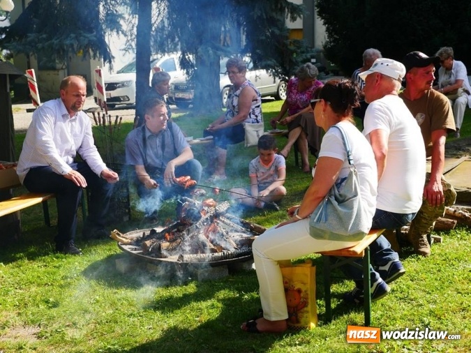 Zdjęcie w galerii na portalu naszwodzislaw.com: Patriotyczne ognisko i zwiedzanie schronu. Obchody 100-lecia Niepodległości w Wodzisławiu Śląskim wiadomości z regionu