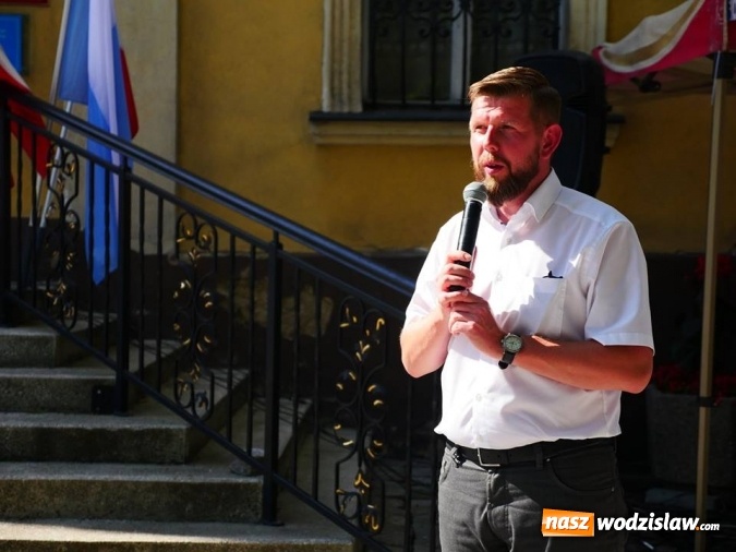 Zdjęcie w galerii na portalu naszwodzislaw.com: Patriotyczne ognisko i zwiedzanie schronu. Obchody 100-lecia Niepodległości w Wodzisławiu Śląskim wiadomości z regionu