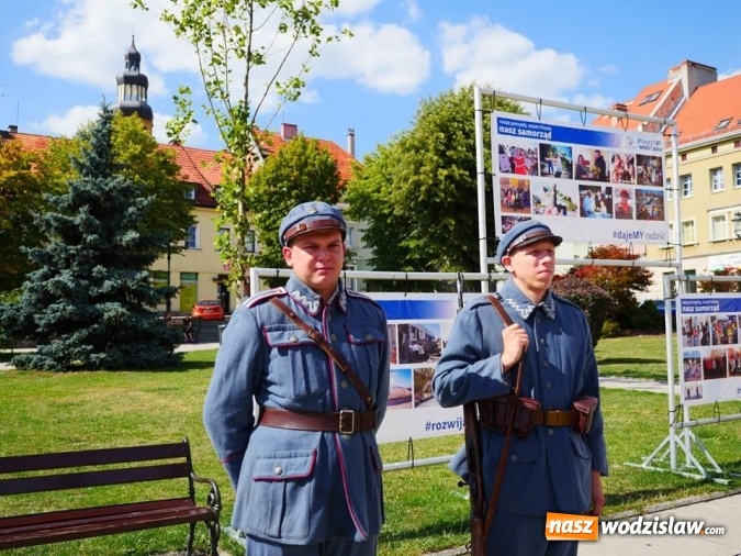 Zdjęcie w galerii na portalu naszwodzislaw.com: Patriotyczne ognisko i zwiedzanie schronu. Obchody 100-lecia Niepodległości w Wodzisławiu Śląskim wiadomości z regionu