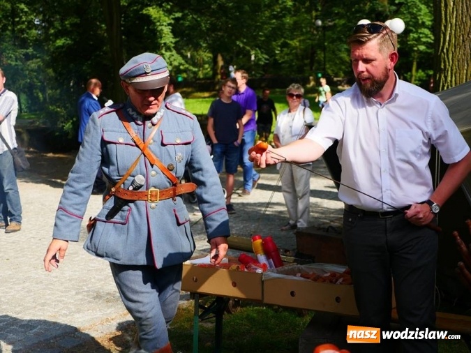 Zdjęcie w galerii na portalu naszwodzislaw.com: Patriotyczne ognisko i zwiedzanie schronu. Obchody 100-lecia Niepodległości w Wodzisławiu Śląskim wiadomości z regionu