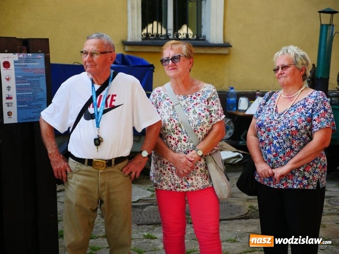 Zdjęcie w galerii na portalu naszwodzislaw.com: Patriotyczne ognisko i zwiedzanie schronu. Obchody 100-lecia Niepodległości w Wodzisławiu Śląskim wiadomości z regionu