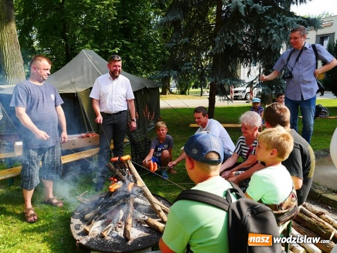 Zdjęcie w galerii na portalu naszwodzislaw.com: Patriotyczne ognisko i zwiedzanie schronu. Obchody 100-lecia Niepodległości w Wodzisławiu Śląskim wiadomości z regionu
