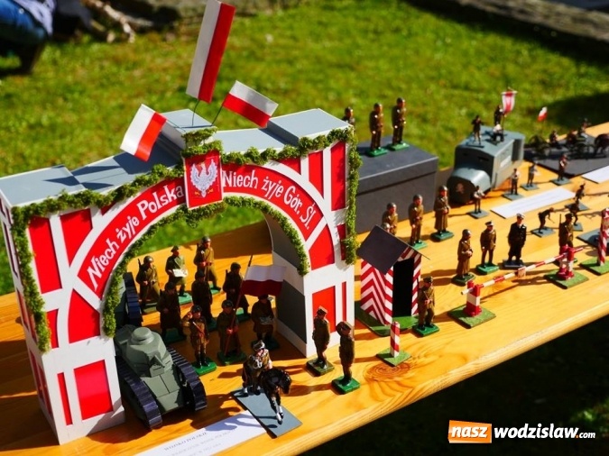 Zdjęcie w galerii na portalu naszwodzislaw.com: Patriotyczne ognisko i zwiedzanie schronu. Obchody 100-lecia Niepodległości w Wodzisławiu Śląskim wiadomości z regionu
