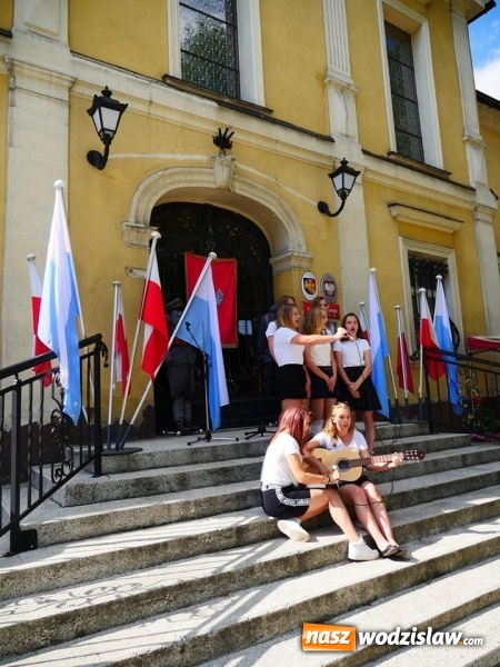 Zdjęcie w galerii na portalu naszwodzislaw.com: Patriotyczne ognisko i zwiedzanie schronu. Obchody 100-lecia Niepodległości w Wodzisławiu Śląskim wiadomości z regionu