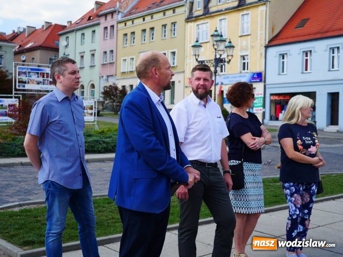 Zdjęcie w galerii na portalu naszwodzislaw.com: Patriotyczne ognisko i zwiedzanie schronu. Obchody 100-lecia Niepodległości w Wodzisławiu Śląskim wiadomości z regionu